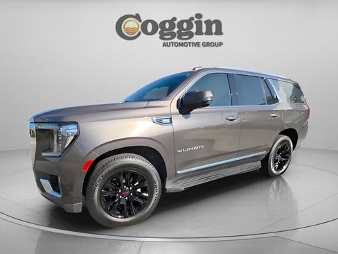 Used 2021 GMC Yukon SLT w/ SLT Premium Package image 2