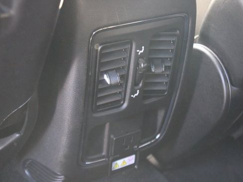 Used 2022 Jeep Grand Cherokee Laredo X image 25