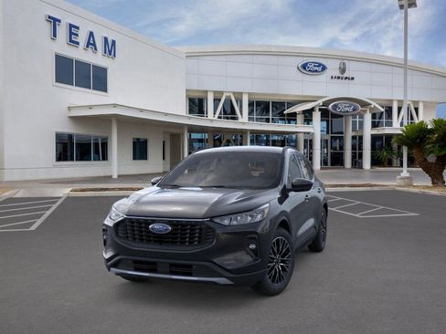 New 2025 Ford Escape SE image 2