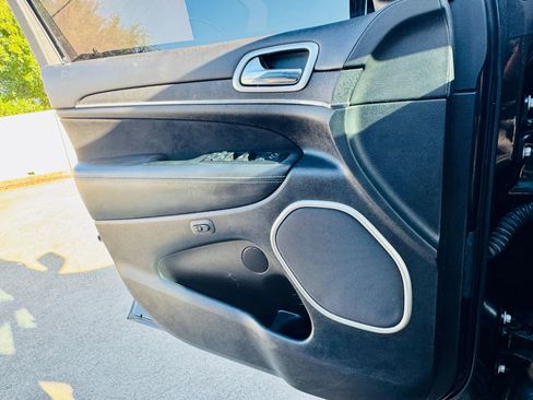 Used 2014 Jeep Grand Cherokee SRT8 w/ Luxury Group II image 53