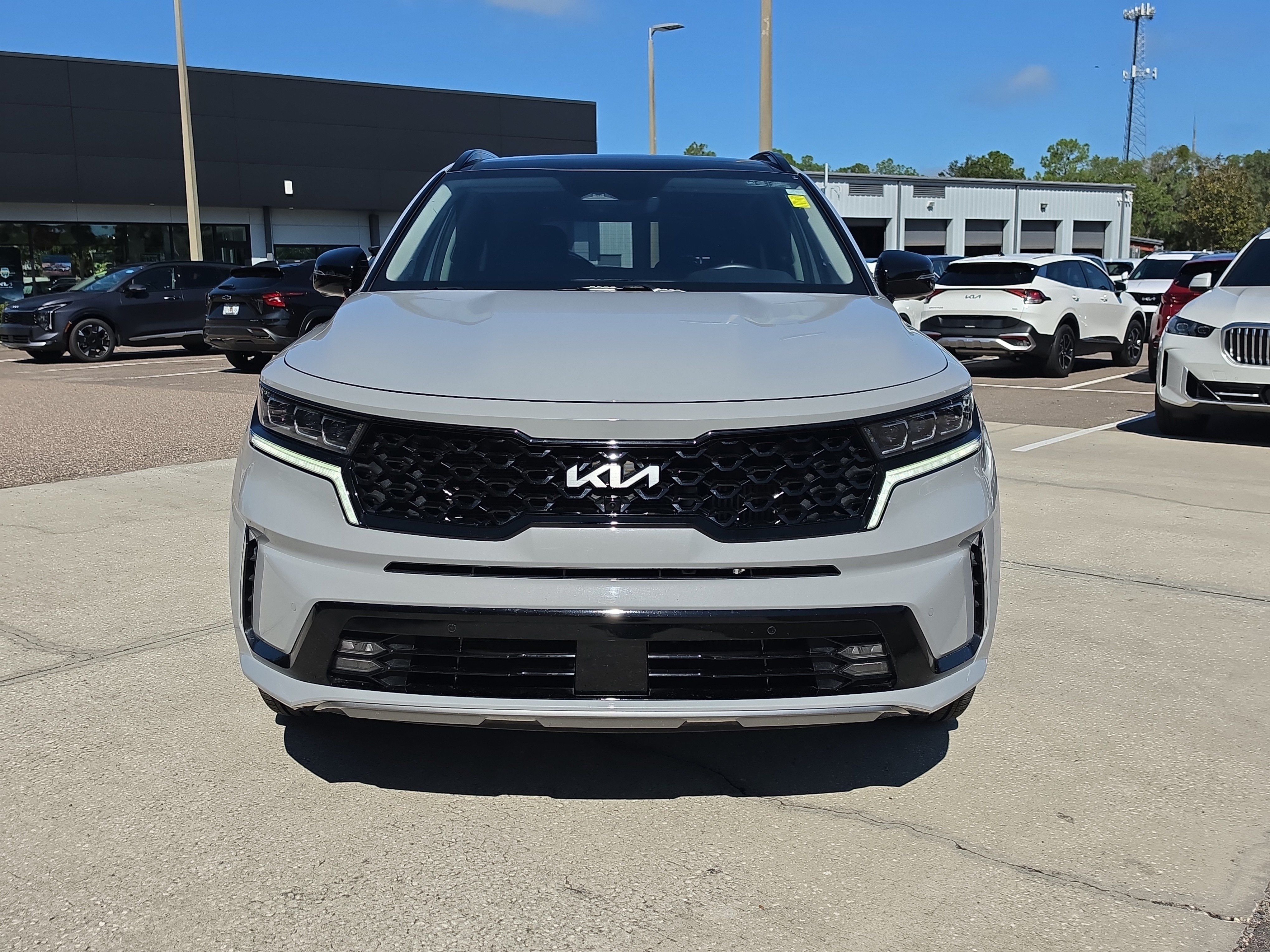 Certified 2022 Kia Sorento SX FWD image 3