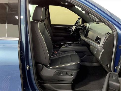 Used 2025 Chevrolet Suburban Premier image 10