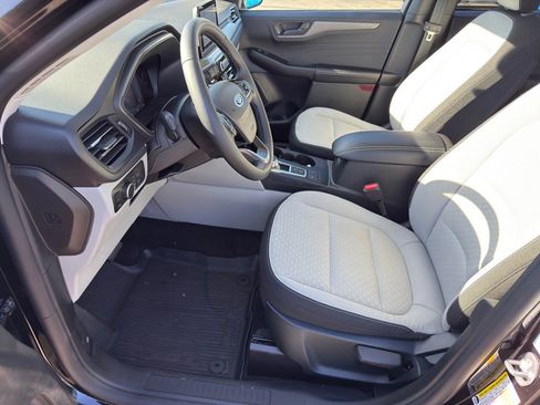 Used 2025 Ford Escape Active w/ Cold Weather Package image 3