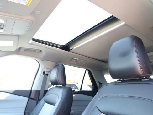 Used 2024 Ford Explorer XLT w/ Equipment Group 202A image 27