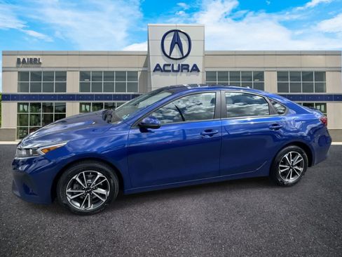 Used 2023 Kia Forte LXS w/ LXS Technology Package FWD image 2