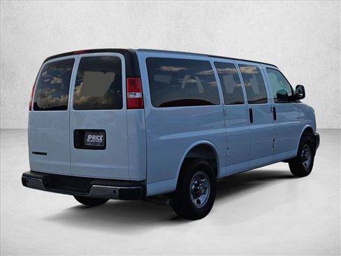 Used 2025 Chevrolet Express 2500 LT w/ LT Preferred Equipment Group RWD image 5