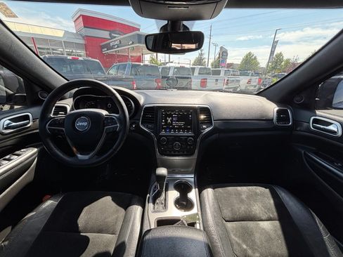 Used 2018 Jeep Grand Cherokee Altitude AWD/4WD image 22