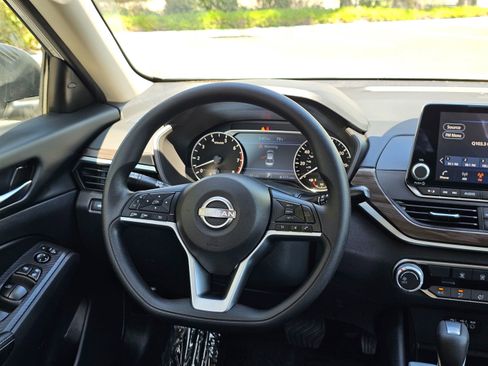 Used 2024 Nissan Altima 2.5 SV image 21