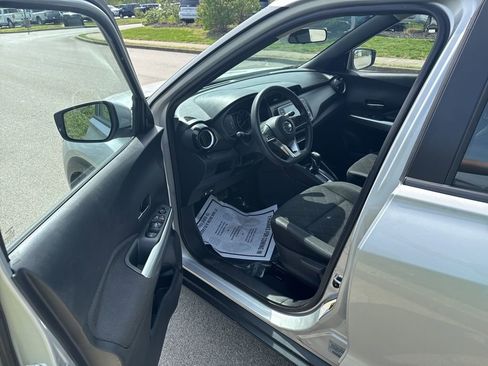 Used 2019 Nissan Kicks SV FWD image 5