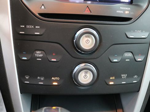 Used 2012 Ford Explorer XLT image 19