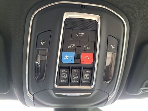 New 2025 Jeep Grand Cherokee Limited image 12