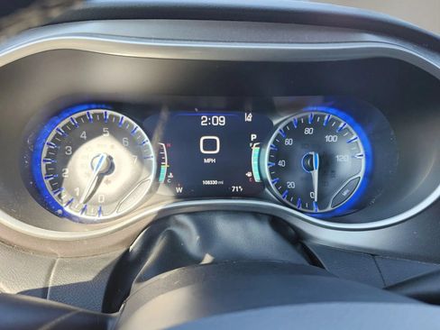 Used 2024 Chrysler Pacifica Touring-L FWD image 17