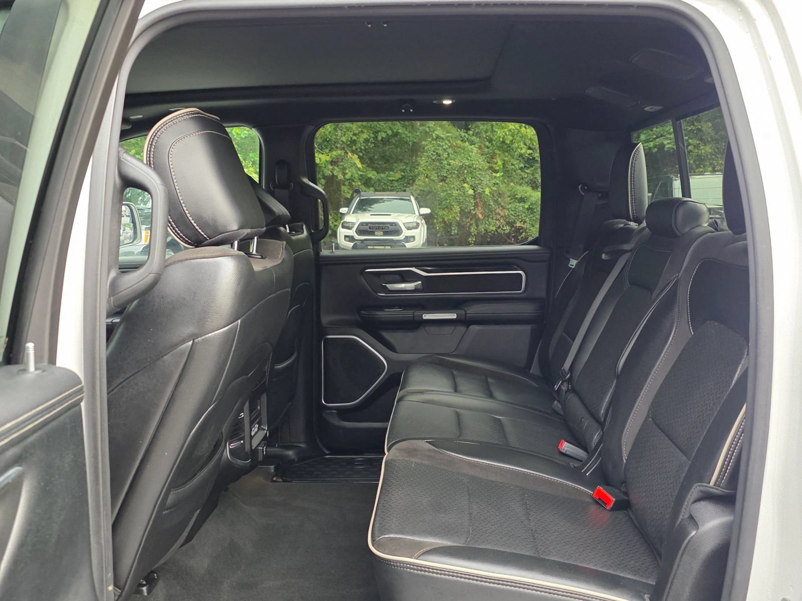 Used 2020 RAM 1500 Laramie w/ Sport Appearance Package AWD/4WD image 26