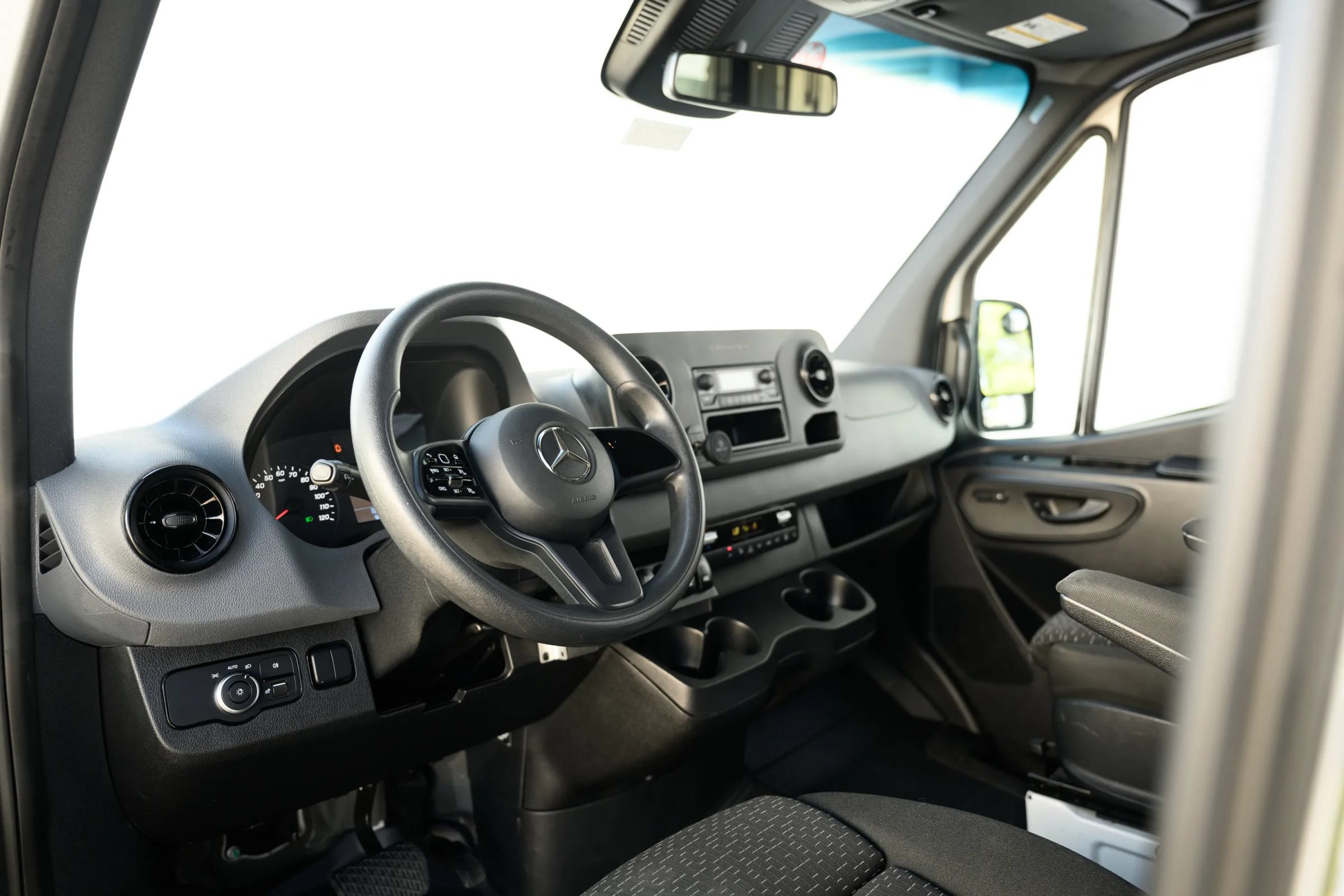 Used 2021 Mercedes-Benz Sprinter 2500 image 44