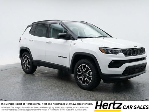 Used 2025 Jeep Compass Trailhawk AWD/4WD image 1
