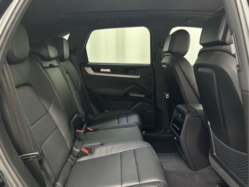 Used 2024 Porsche Cayenne AWD/4WD image 21