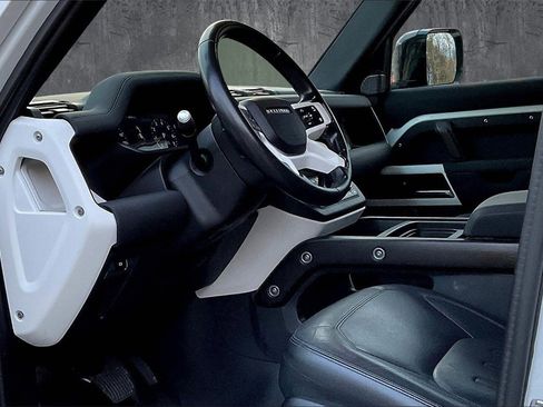 Used 2022 Land Rover Defender 110 SE image 16