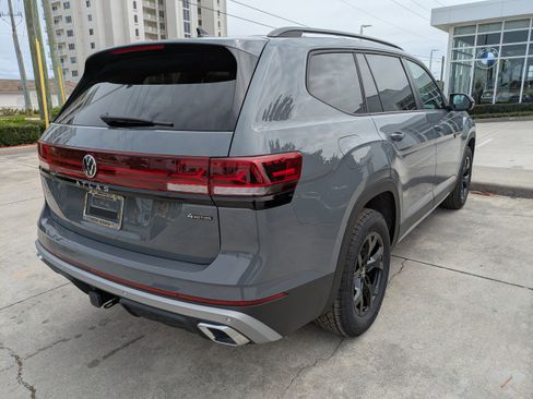 New 2026 Volkswagen Atlas Peak Edition image 4