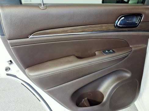 Used 2019 Jeep Grand Cherokee Overland image 11