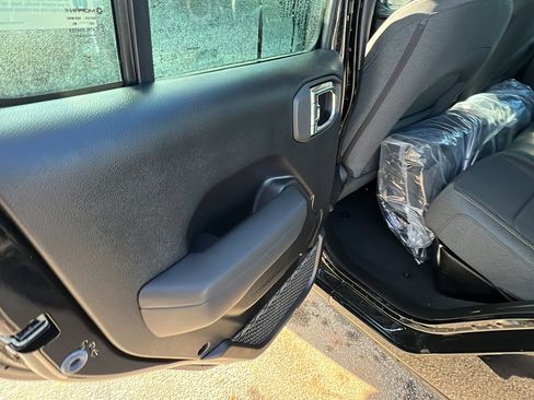 Certified 2026 Jeep Gladiator Sport image 18