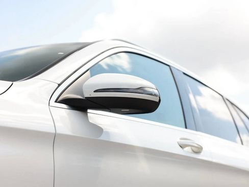 Used 2020 Mercedes-Benz GLC 300 image 4