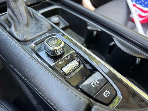 Used 2020 Volvo XC90 T5 Momentum w/ Protection Package Premier image 32