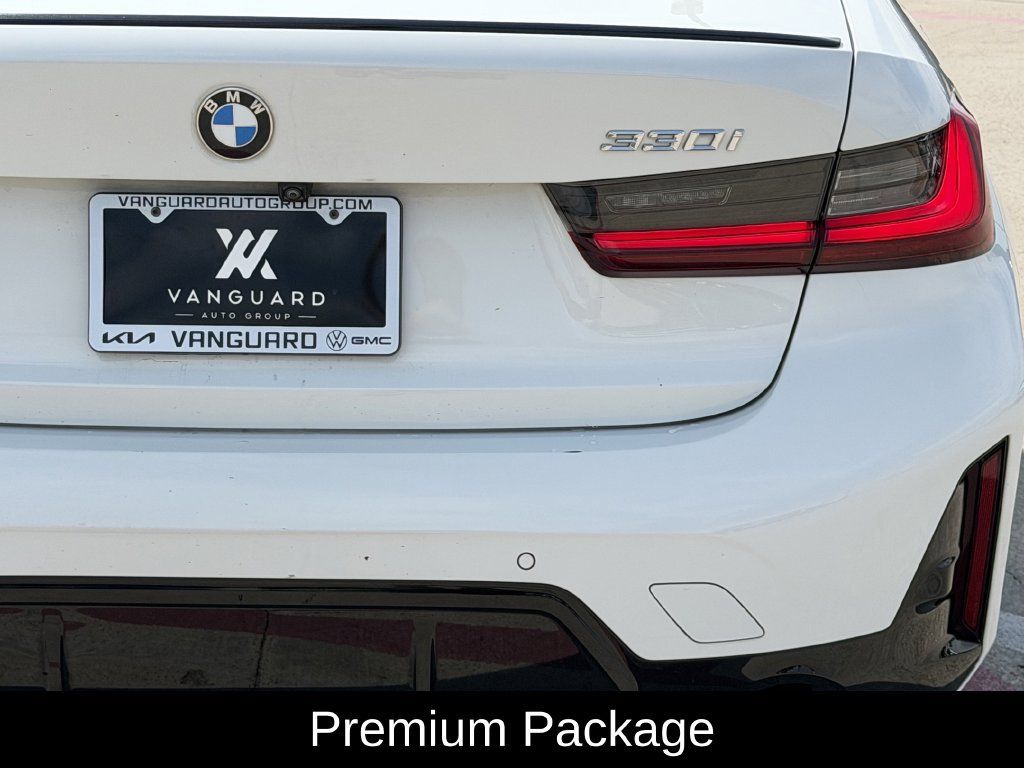 Used 2023 BMW 330i Sedan w/ M Sport Package RWD image 9