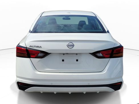 Used 2025 Nissan Altima 2.5 SV FWD image 5