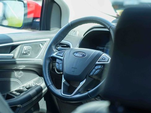 Used 2022 Ford Edge Titanium AWD/4WD image 23