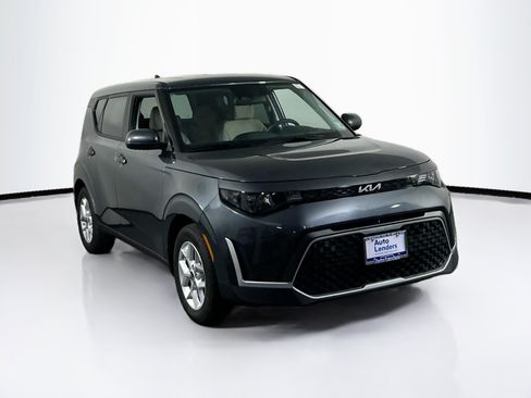 Used 2024 Kia Soul LX w/ Option Group 015 FWD image 3