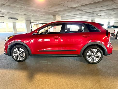 Used 2022 Kia Niro EX image 7