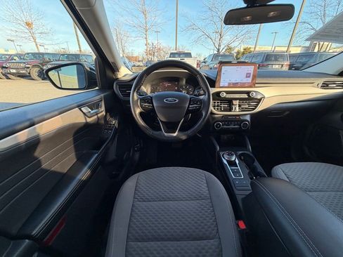 Used 2021 Ford Escape SE w/ Cold Weather Package image 19