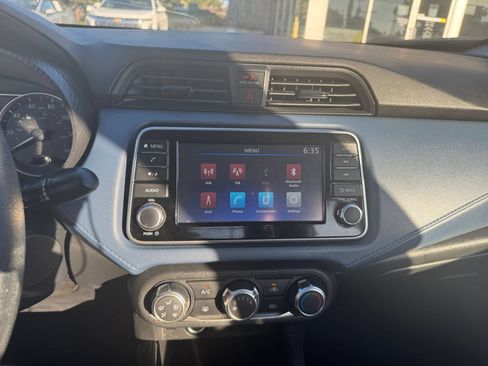 Used 2025 Nissan Versa SV FWD image 17