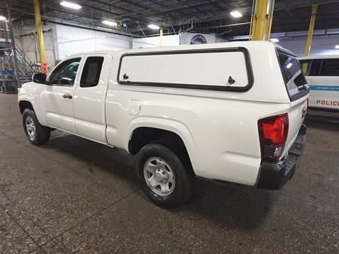 Used 2021 Toyota Tacoma SR image 3