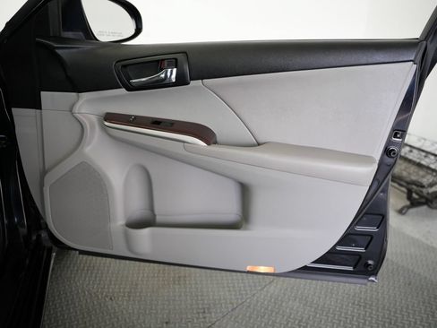 Used 2012 Toyota Camry XLE w/ Leather Pkg FWD image 52