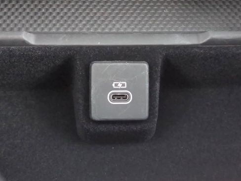 Used 2025 Land Rover Range Rover SE image 32