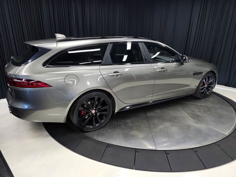 Used 2018 Jaguar XF S image 11