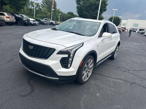 Used 2023 Cadillac XT4 Premium Luxury w/ Enhanced Visibility Package FWD image 9