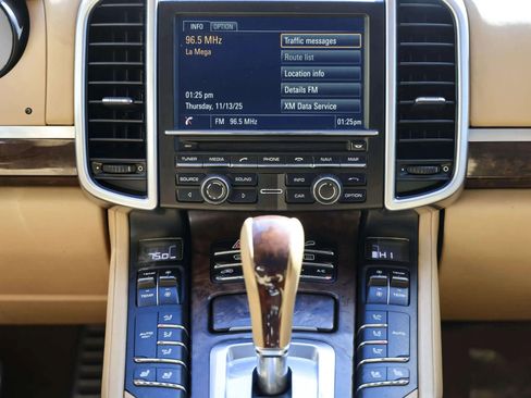 Used 2016 Porsche Cayenne Turbo image 23