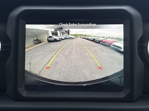 Used 2023 Jeep Wrangler Unlimited Sahara AWD/4WD image 8
