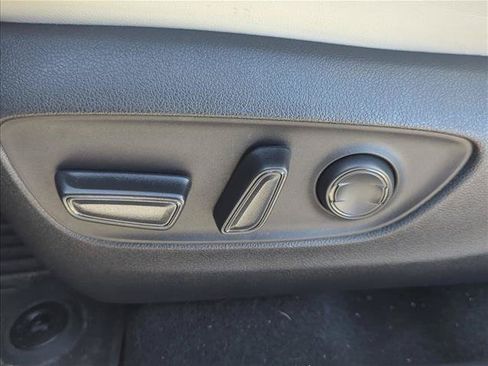 Used 2023 Toyota RAV4 XLE Premium FWD image 10