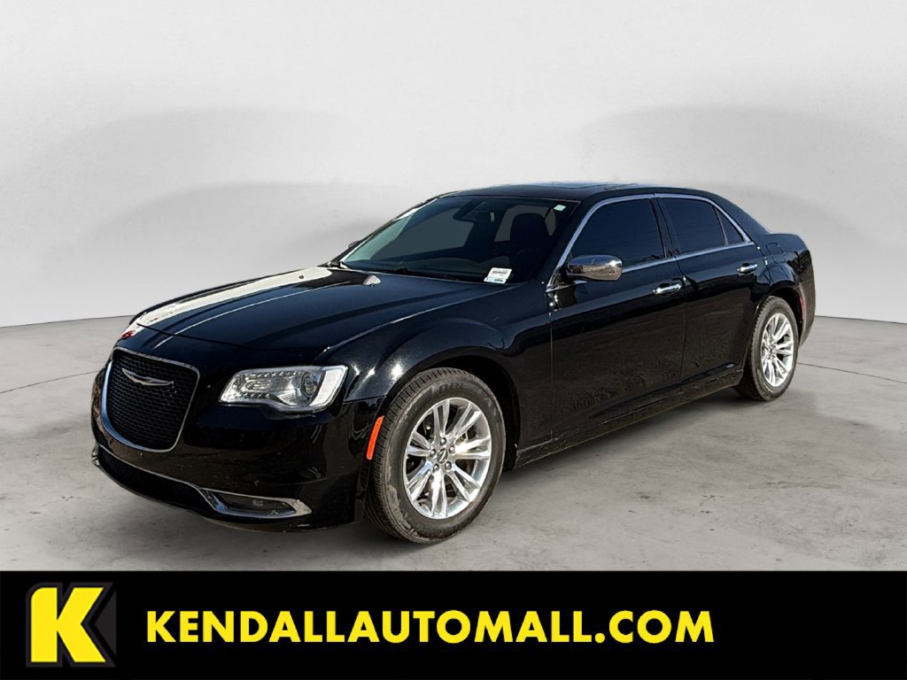 Used 2017 Chrysler 300 C RWD image 1
