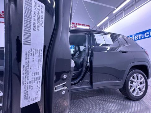 Used 2022 Jeep Compass Latitude AWD/4WD image 35