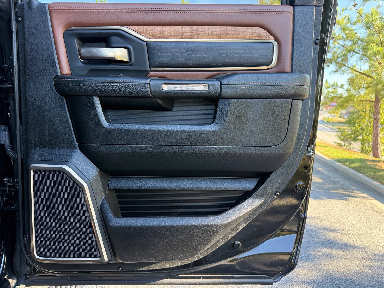 Used 2020 RAM 2500 Limited AWD/4WD image 45