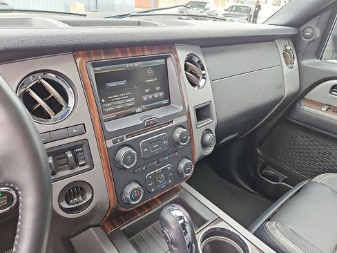 Used 2015 Ford Expedition Platinum image 15