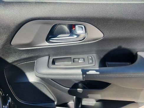 Used 2025 Chrysler Voyager LX FWD image 36