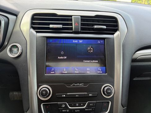 Used 2020 Ford Fusion SE FWD image 17