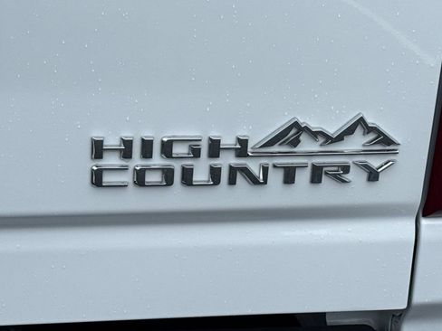 Used 2022 Chevrolet Silverado 3500 High Country image 13