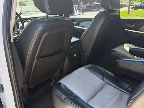 Used 2007 Chevrolet Suburban LT w/ LT Preferred Equipment Group AWD/4WD image 11
