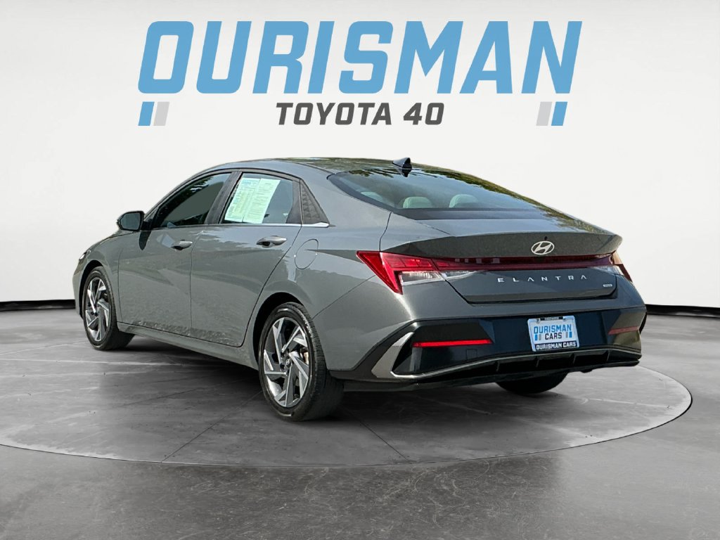 Used 2025 Hyundai Elantra Limited FWD image 5
